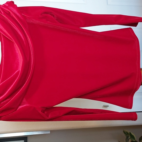 Jon Den Red Velvet Fitted Top - Picture 6 of 6